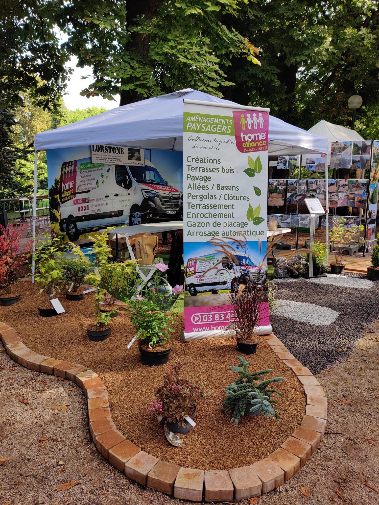 Le stand Home Alliance et son massif